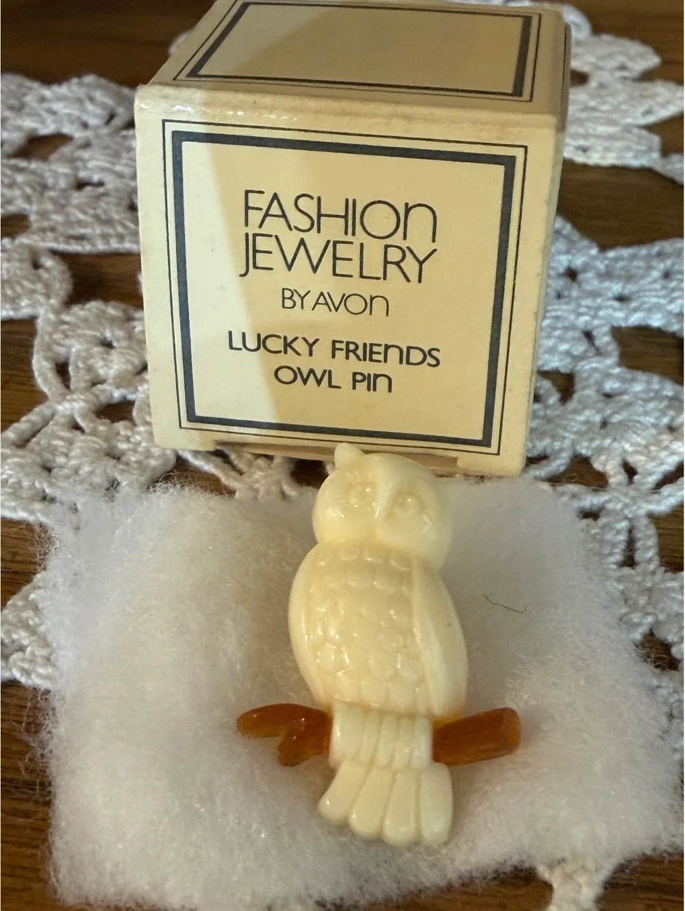 VTG 1984 Avon Lucky Friends Owl Pin Brooch Milky White Lucite Amber Branch NIB